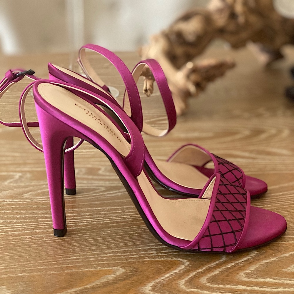 Bottega Veneta Fuchsia Black Whipstitch Satin Heel